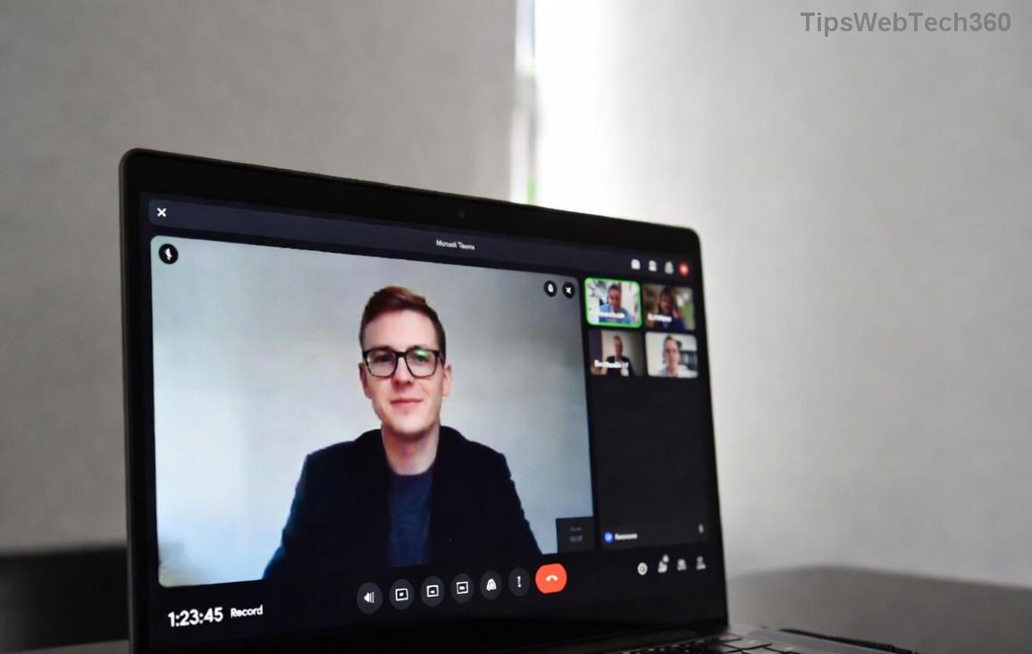 لقطة شاشة لخطأ في برنامج مايكروسوفت تيمز على نظام ويندوز 7 تُظهر تحذيرًا بشأن التوافق