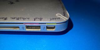 วิธีเชื่อมต่อจอภาพ HDMI เข้ากับพอร์ตแสดงผล Thunderbolt บน MacBook