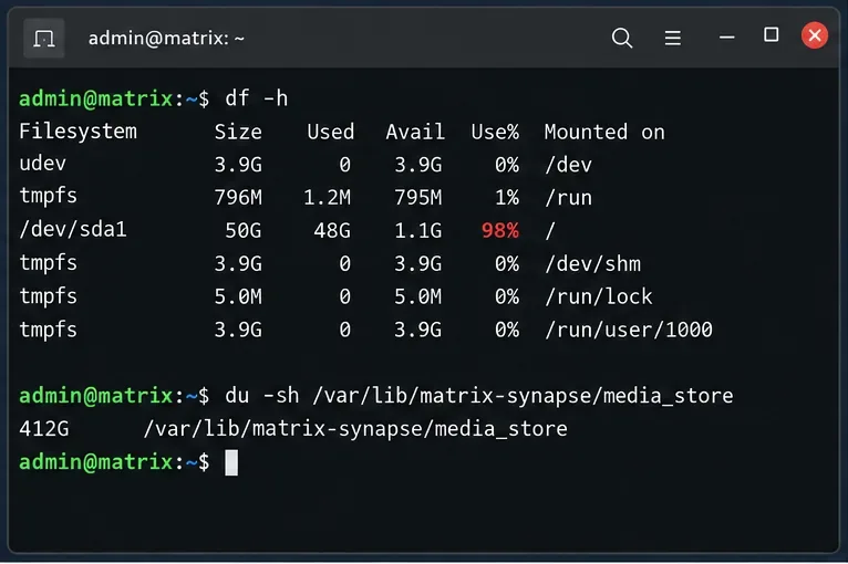 Terminal de Linux que muestra un sistema de archivos raíz casi lleno y un directorio multimedia Matrix Synapse de gran tamaño.