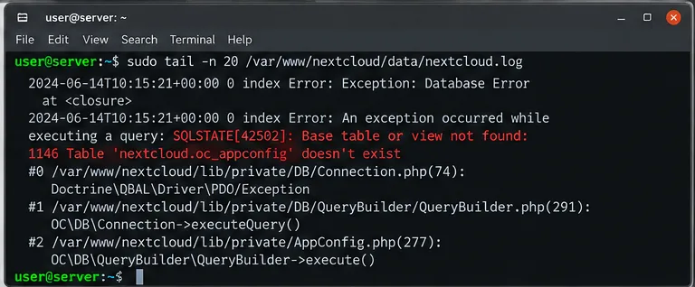 نافذة طرفية تعرض سجل Nextcloud مع استثناء قاعدة البيانات وتفاصيل SQLSTATE