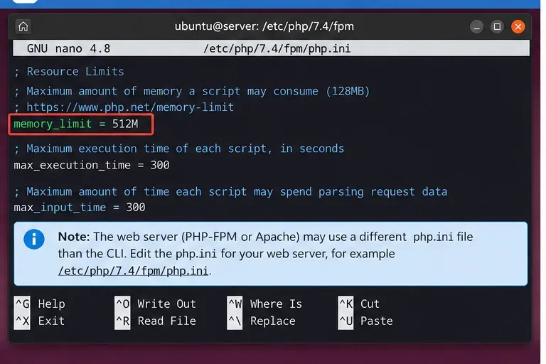 Editor Nano abierto en un archivo php.ini de PHP-FPM con memory_limit establecido en 512M