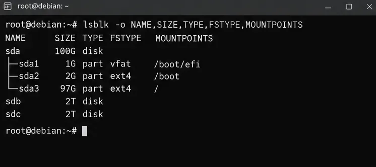 lsblkコマンドのターミナル画面に、システムディスクと未使用のデータディスク2個が一覧表示されている。