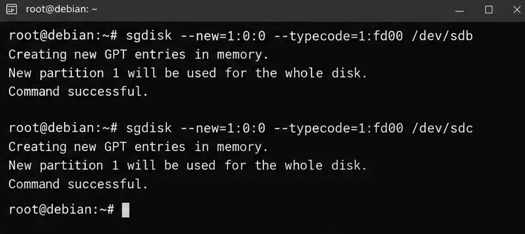 各データディスク上に1つのLinux RAIDパーティションを作成するsgdiskのターミナル画面。