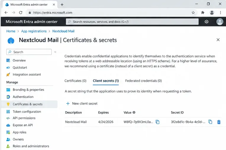 Pantalla de certificados y secretos de Microsoft Entra que muestra una entrada de secreto de cliente.