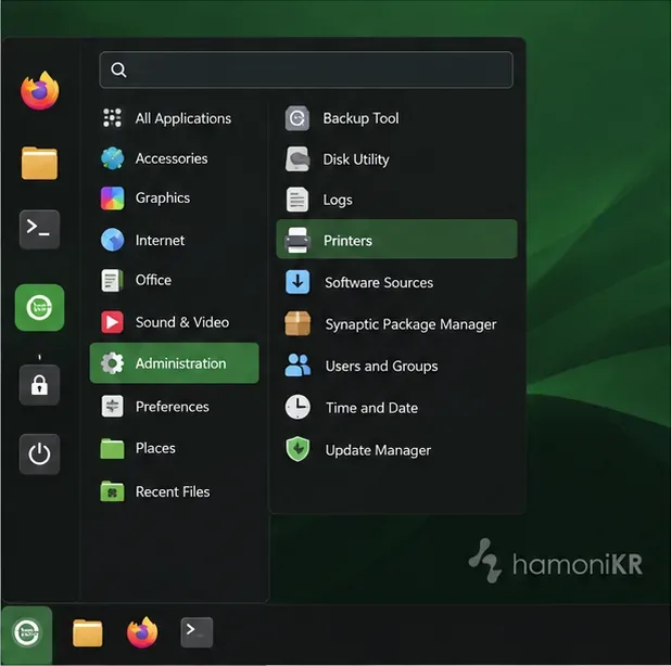 Menu dell'applicazione desktop in stile HamoniKR con Amministrazione selezionata e l'utilità Stampanti evidenziata.