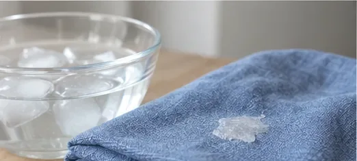 生地を傷めずに服から接着剤を落とす方法
