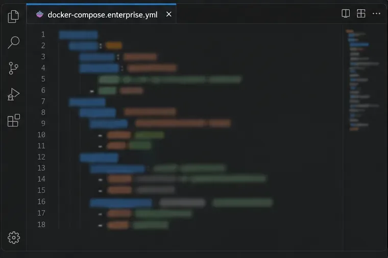 Una ventana oscura del editor de código abierta en el archivo de configuración docker-compose.enterprise.yml
