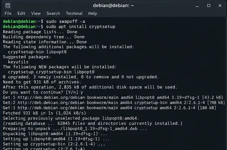 Debian 12のターミナル画面で、スワップが無効化され、cryptsetupパッケージがインストールされている様子を示す図。
