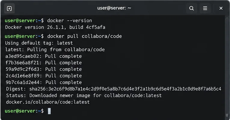 Ventana de terminal que muestra la salida de la versión de Docker y la imagen oficial de collabora/code que se está descargando.