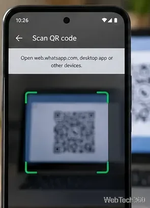Сканер QR-кодов в телефоне WhatsApp, направленный на QR-код на компьютере с Windows.