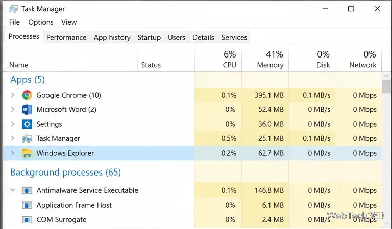 Диспетчер задач Windows 10 с выбранным Проводником Windows на вкладке «Процессы»