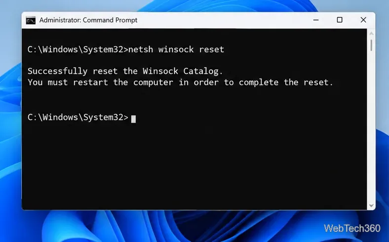Invite de commandes avec privilèges élevés affichant la commande « netsh winsock reset » et un message indiquant qu'un redémarrage est nécessaire.