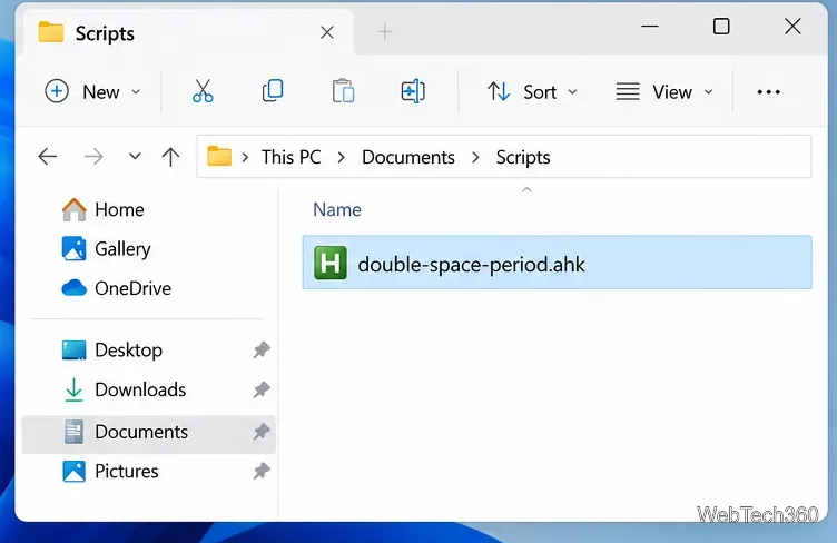 В проводнике Windows 11 отображается сохраненный скрипт AutoHotkey double-space-period.ahk.