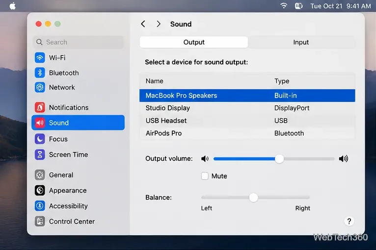 Im Menüpunkt „Ausgabe“ der Soundeinstellungen werden die MacBook Pro-Lautsprecher, das Studio-Display, ein USB-Headset und die AirPods Pro aufgelistet, wobei die MacBook Pro-Lautsprecher ausgewählt sind.