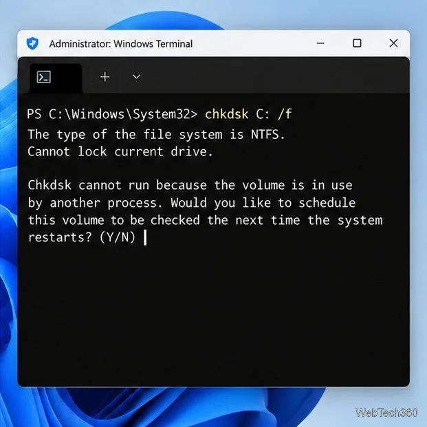 Windows Terminal mit Administratorrechten zeigt chkdsk C: /f und die Aufforderung, eine Überprüfung beim nächsten Systemneustart zu planen.