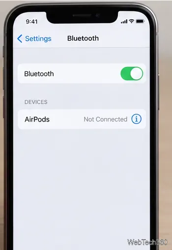 A tela de Bluetooth do iPhone mostra uma linha com os dispositivos AirPods prontos para serem selecionados.