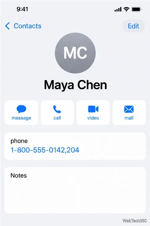 В карточке контактов iPhone отображается сохраненный номер телефона, за которым следует запятая и добавочный номер.
