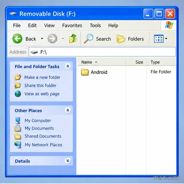 Windows XPのファイルエクスプローラーで、リムーバブルSDカードのルートにあるAndroidフォルダーを表示している。