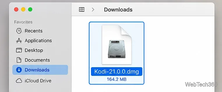 Kodi DMGインストーラーファイルがハイライト表示されたFinder Downloadsウィンドウの例