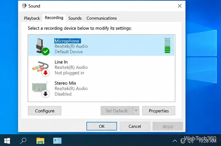 В панели управления звуком Windows 10, на вкладке «Запись», в качестве устройства записи по умолчанию выбран микрофон.