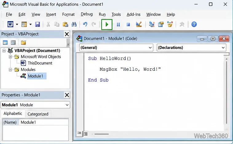 L'éditeur Visual Basic avec la procédure HelloWord et le bouton Exécuter vert visibles.