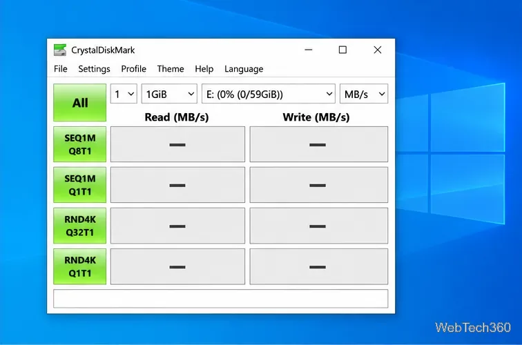 O CrystalDiskMark está configurado para uma única execução e um tamanho de teste de 1 GiB, com o cartão SD selecionado como unidade E:.