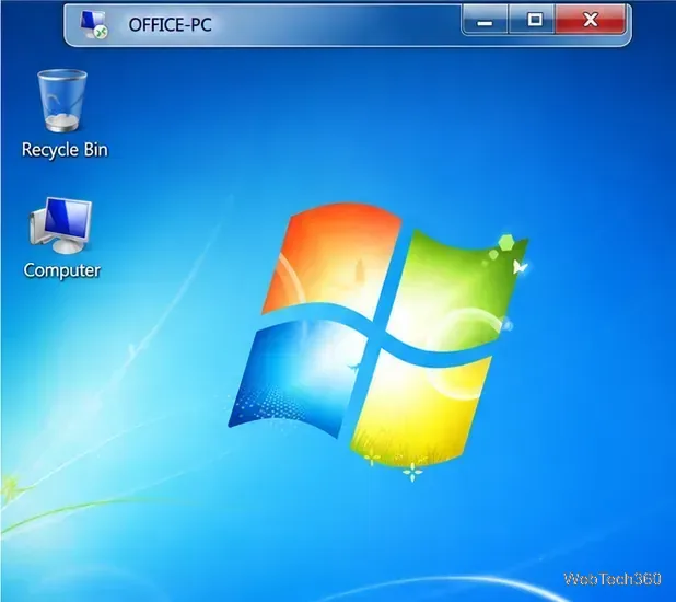 Desktopul Windows 7 într-o sesiune Desktop la distanță activă cu bara de conectare în partea de sus