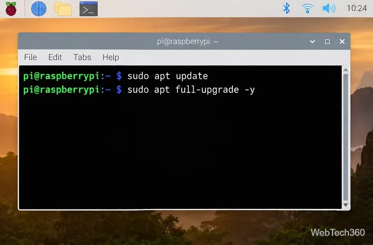 apt updateコマンドとfull-upgradeコマンドが入力されたRaspberry Piのターミナル。