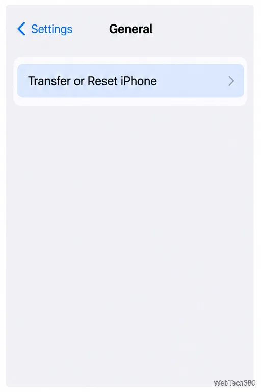 Tela de configurações gerais com a opção Transferir ou Restaurar iPhone selecionada.
