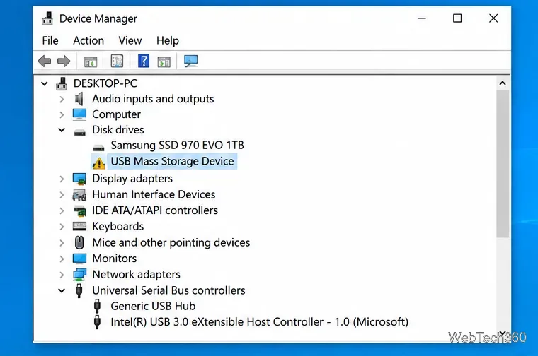 В диспетчере устройств Windows 10 отображается устройство USB Mass Storage с желтым предупреждающим значком.