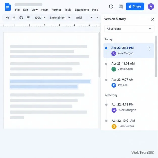 Панель истории версий Google Docs отображает список сохраненных версий рядом с документом.