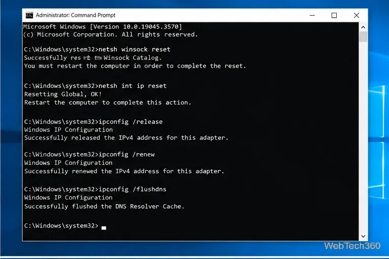 Командная строка администратора в Windows 10 с запущенным Winsock, сброс TCP/IP, сброс IP-адреса, обновление IP-адреса и очистка DNS-записи.