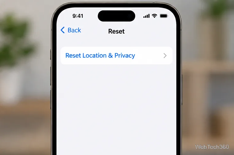 L'écran de réinitialisation de l'iPhone affiche l'option « Réinitialiser la localisation et la confidentialité ».